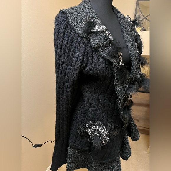 Flora Paris wrap sweater Nwt - Picture 4 of 9